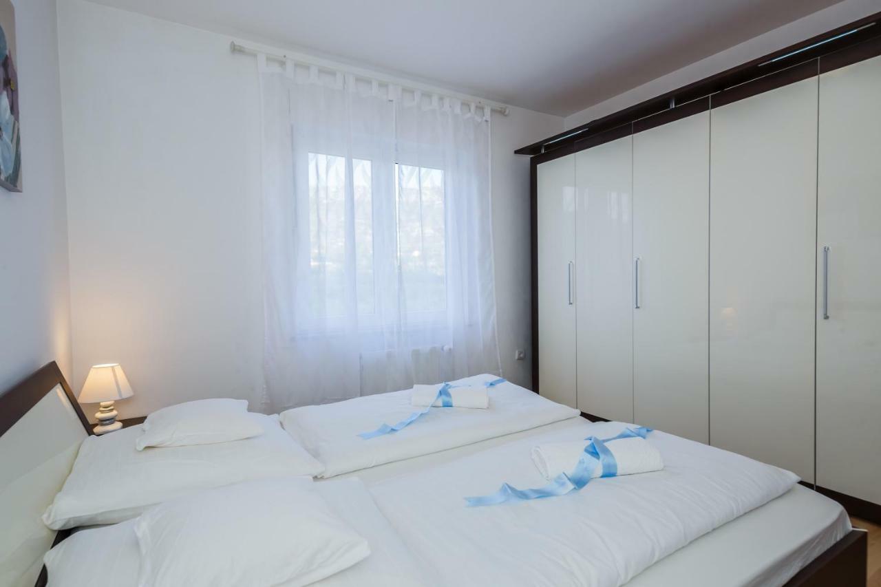 Apartman Lucija คาชเตลา ภายนอก รูปภาพ